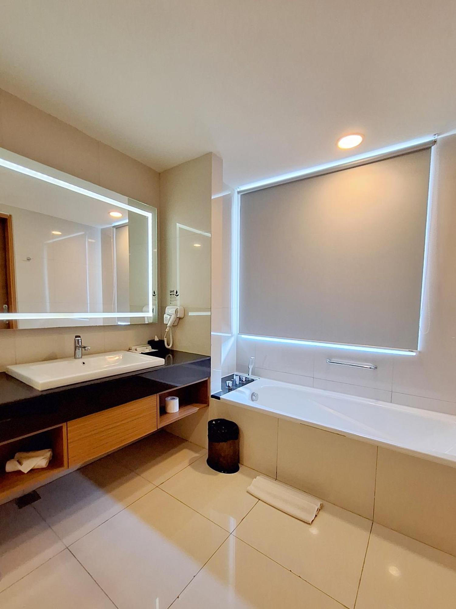 Swiss-belinn Manyar Hotel 3*